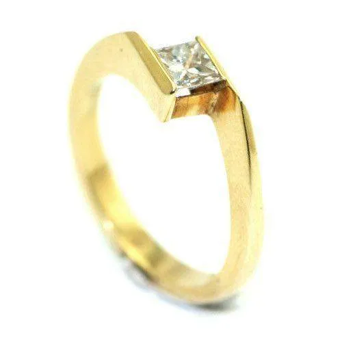 18ct Gold Princess Cut Twist Diamond Engagement Ring 0.4ct