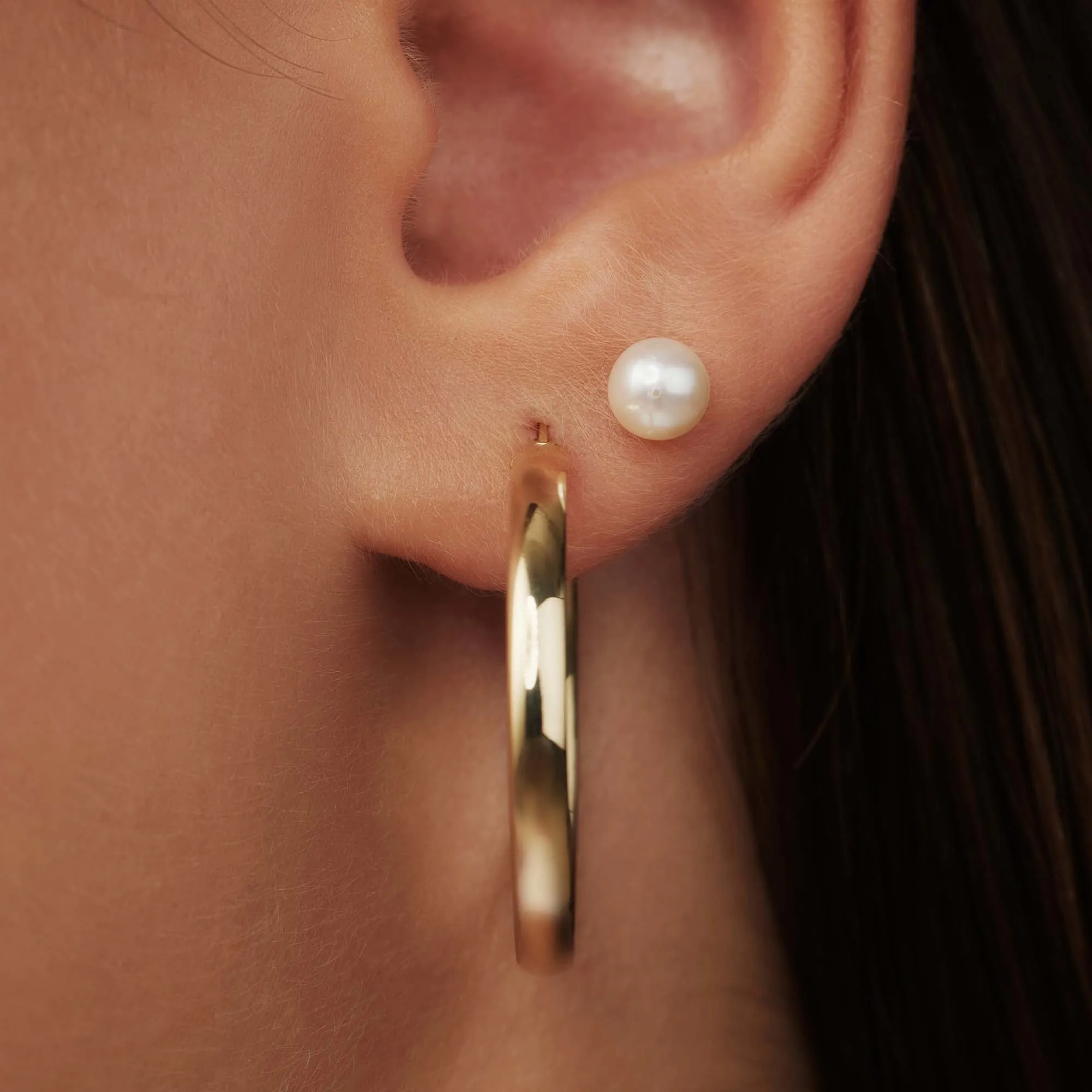 Belleville Luna 14 karat gold ear studs with freshwater pearl