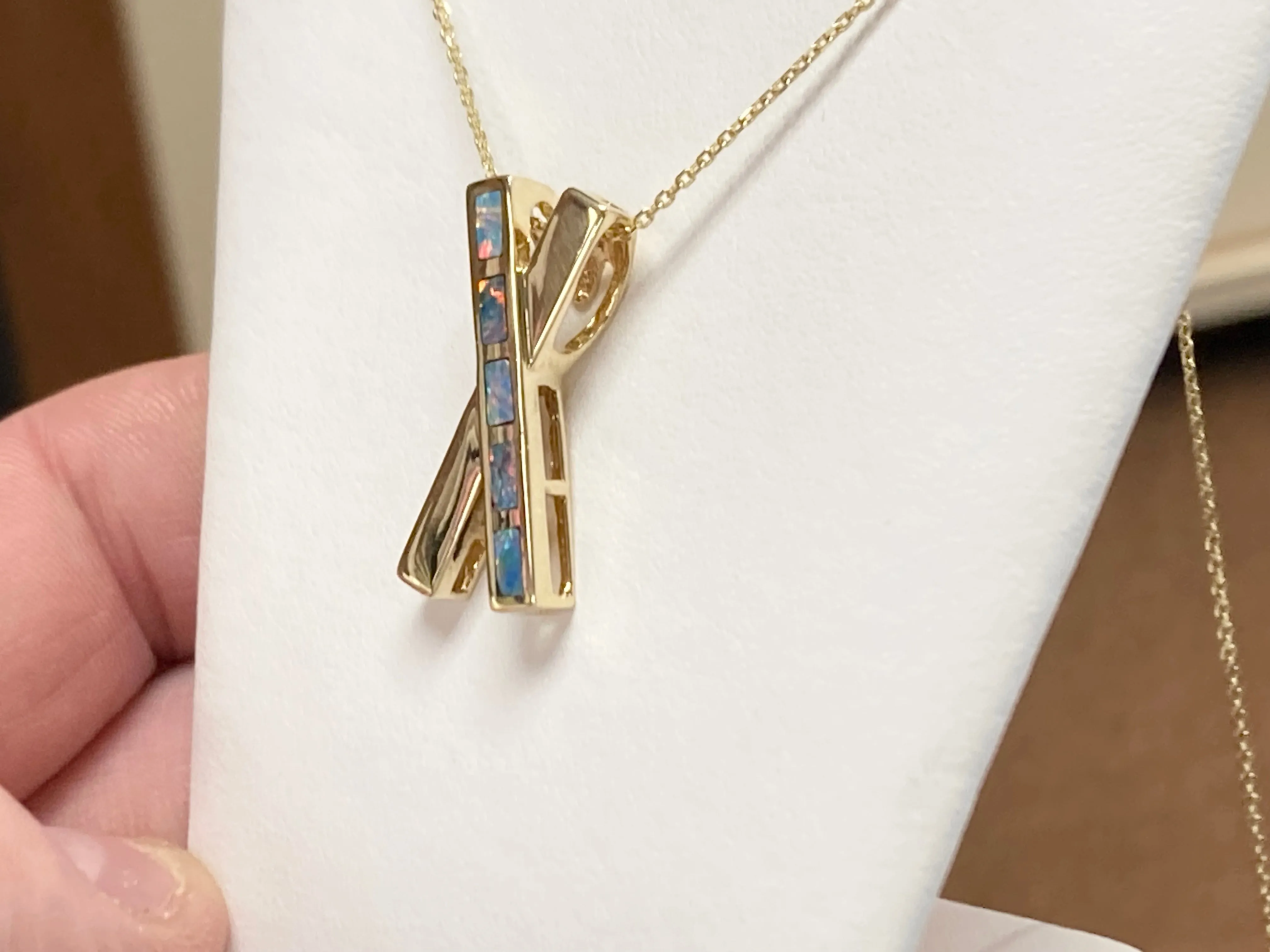 Inlaid Opal Gold Pendant And Chain