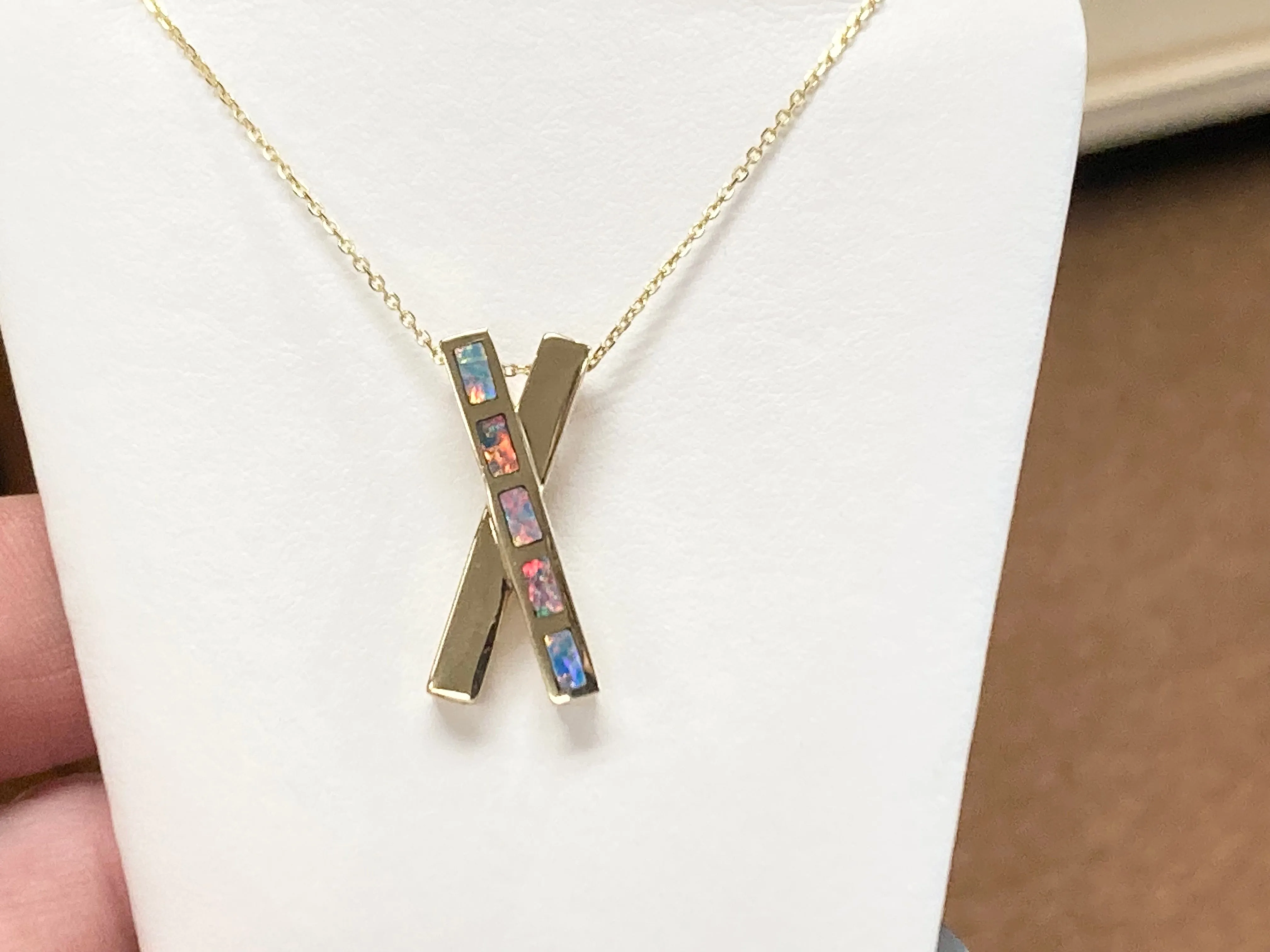 Inlaid Opal Gold Pendant And Chain